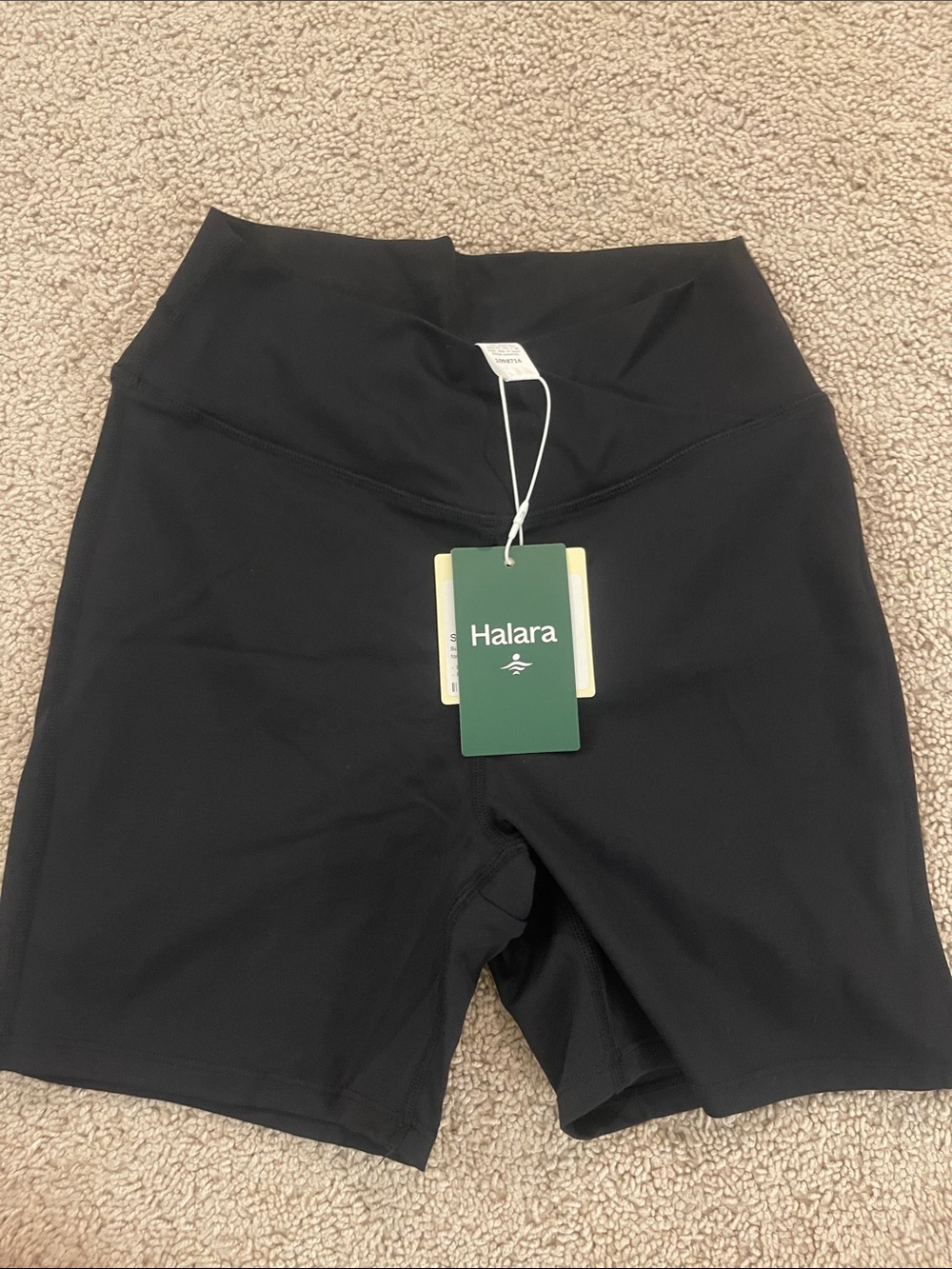 HALARA Black scrunch butt gym shorts women NWT